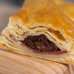 Empanada de hojaldre individual de bacon y datil