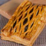 Empanada de hojaldre individual de bechamel con espinacas